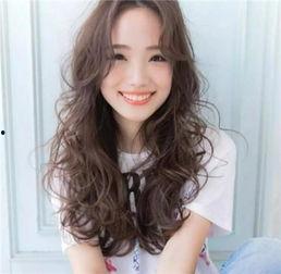 短发羊毛卷发型图片女,展现女性率性与柔美的时尚新选择