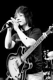 许巍的资料,音乐路上的行者与心灵歌者